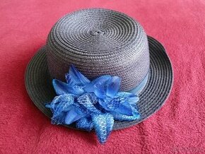 Letní dámský slaměný klobouk s květinovou aplikací, modrá ba