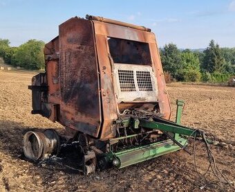 Prodám zbytky lisu John Deere 592