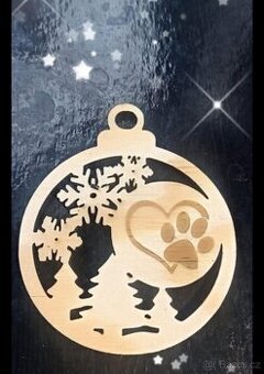 Vyřezávané dřevěné baňky