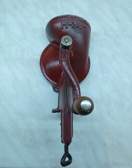 Starožitný mlýnek na strouhanku