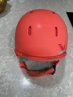 Prodám dětskou - dámskou helmu velikost 53-56 regulovatelná