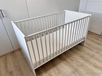 Dětská postýlka 70×140 cm – bílá, stabilní, včetně matrace