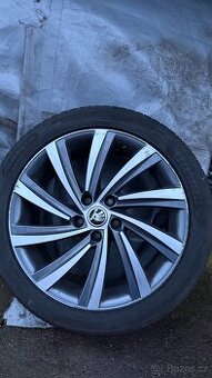 Kola, letní Barum 225/45/18