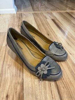 boty na nízkém podpatku