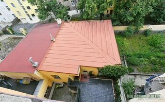 Pronájem obchodního prostoru 300 m  náměstí Dr. Václava Holé