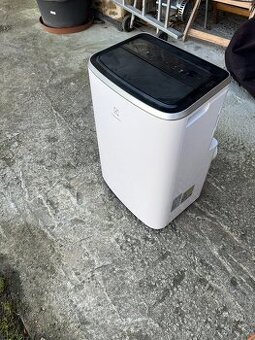 Prodám domácí přenosnou klimatizaci