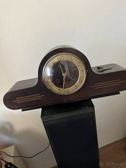 Staré krbové hodiny