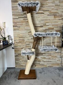 Kočičí strom s houpačkou