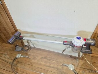 Dyson V7 Cord Free + nabíječku