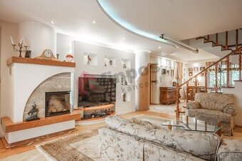 Prodej luxusního rodinného domu se zahradou pouhých 20 km od