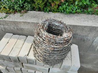 Ostnatý drát.