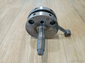 Levá polovina klikového hřídele na soutěžní čz scott 125 ccm