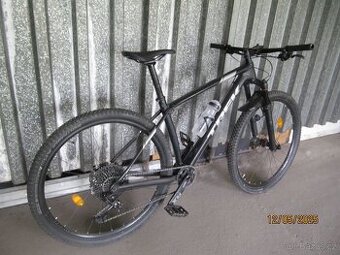 horské kolo carbon