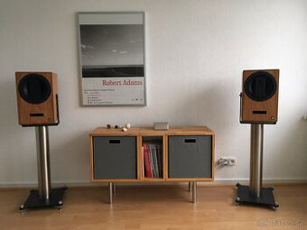 ME Geithain RL 940 studiové monitory včetně vidlicového stoj
