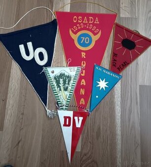 6x osadní vlajka. Tramping-tramp.