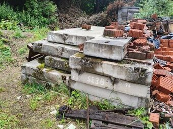 Panely zdarma za odvoz.