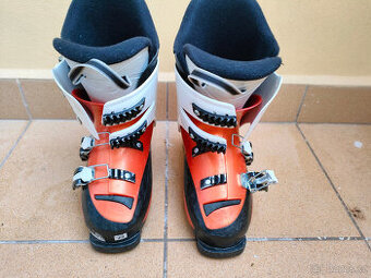 Lyžařské boty/lyžáky č. 37