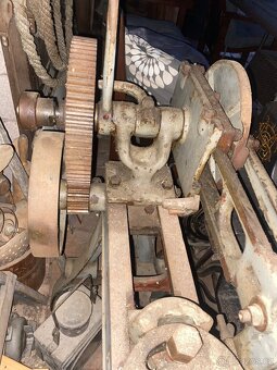 Pila na stabilní motor