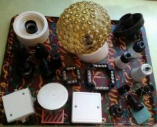 Krabice a věnečky, objímky E27 i E14 a světla