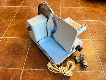 882 PROFI nářezák nářezový stroj STROJOBAL