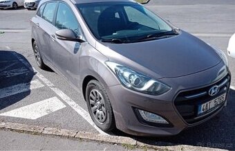 HYUNDAI i30 rok 5/2015, motor 1,6 DIESEL