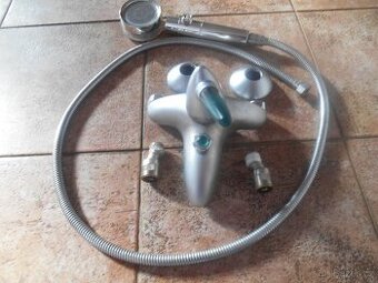 Sprchová baterie Faris.