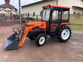 Malotraktor Kubota GL 260 s čelním nakladačem