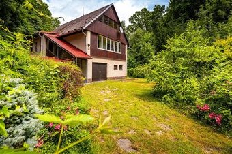 Rodinný dům uprostřed zeleně s výhledem na rybník - klid a p