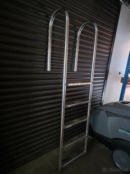 Bazénový žebřík