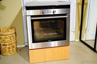Siemens nerezová vestavná trouba HB780570
