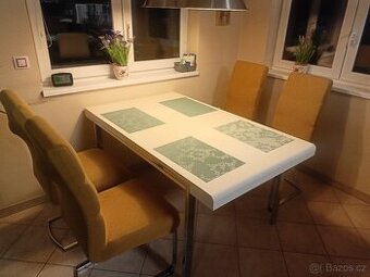 kuchyňský stůl a židle - kompletní set - jídelna