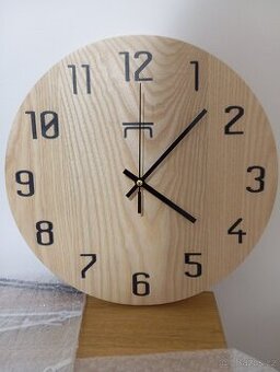 Různé hodiny dub, jasan. - 1