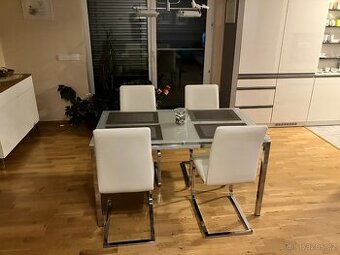 Jídelní stůl a židle