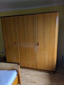 Daruji skříně za odvoz