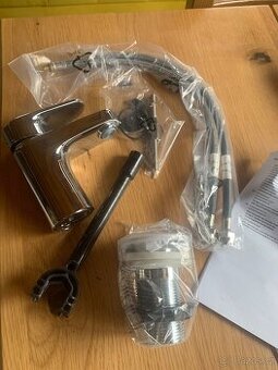 Stojánko a umyvadlová baterie Cavally S