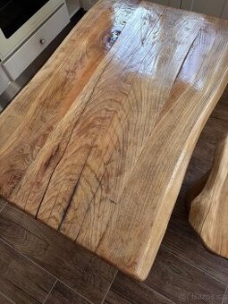 Masivní stůl + lavice – ruční výroba (lakovaný)