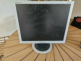 LCD monitor 19" s kabely