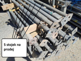 Stropní stojky upravené, max. délka zhruba 250cm