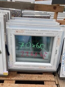 Prodám plastové okno 70x60