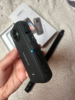 Insta360 X3 + Dárek selfie tyč - 1