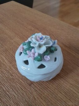Porcelánová dóza - 1