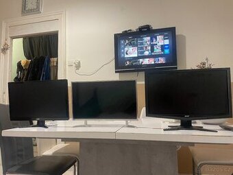 Monitory a PC