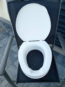 Nástavec na WC s víkem