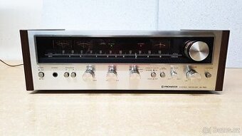 Vintage stereo FM a AM receiver Pioneer SX-590