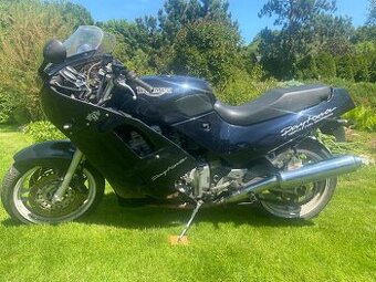 TRIUMPH DAYTONA 750