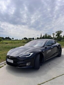 Tesla model S 75D