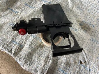 Spínač vyhřívání okna varovné světla a cup holder