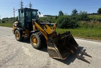 Na prodej: Kolový nakladač CAT 907M (2019)