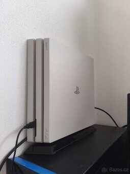 PS 4 PRO