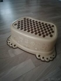 Dětské protiskluzové stupátko k umyvadlu